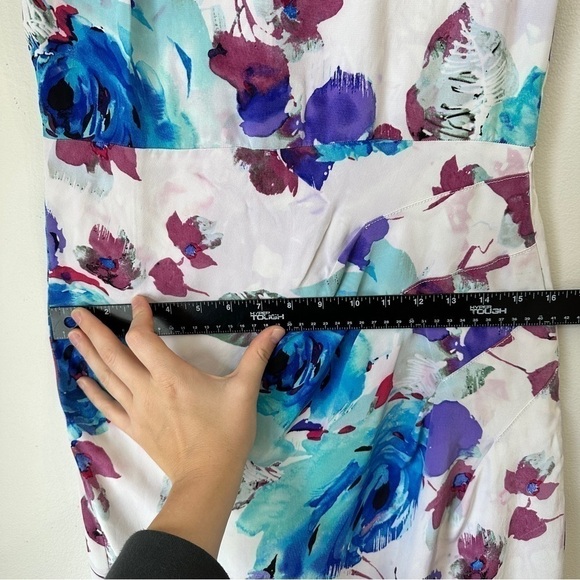 St. John Sleeveless Watercolor Floral Midi floral Dress size 6 - Picture 12 of 13